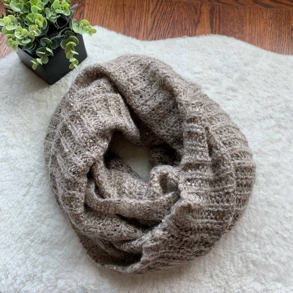 H&M Brown Chunky Cable Knit Circle Infinity Winter Scarf EUC